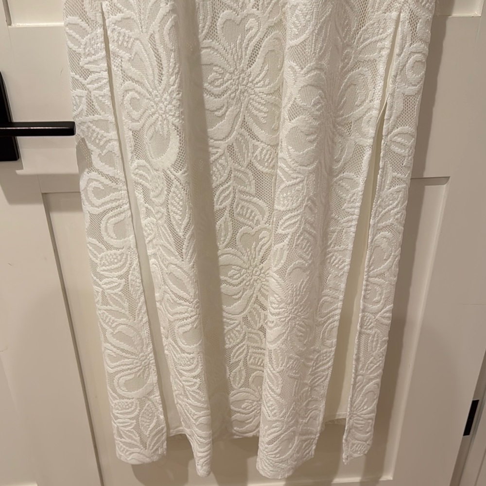 Elegant White and Gold Embroidered Dress - Picture 3 of 6